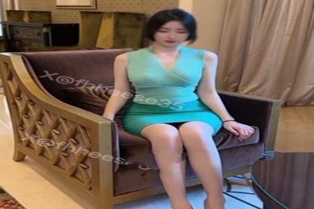 播音系05女大 A4腰漫画腿极品女神【小美miyoki】门槛新作 性感包臀OL装酒店厕所手抠喷水